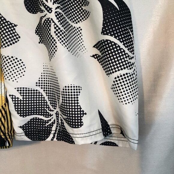 Vintage OP  Mens 38 Board Shorts in White/Black /Yellow Graphics - Picture 10 of 16